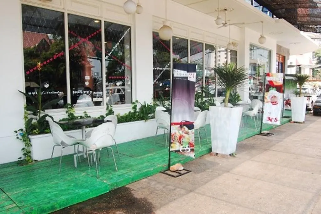 Thamada Hotel Yangon 2*,